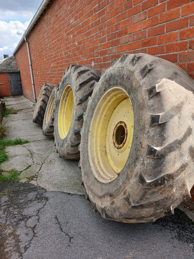 Tractorbanden en velgen, Zakelijke goederen, Ophalen