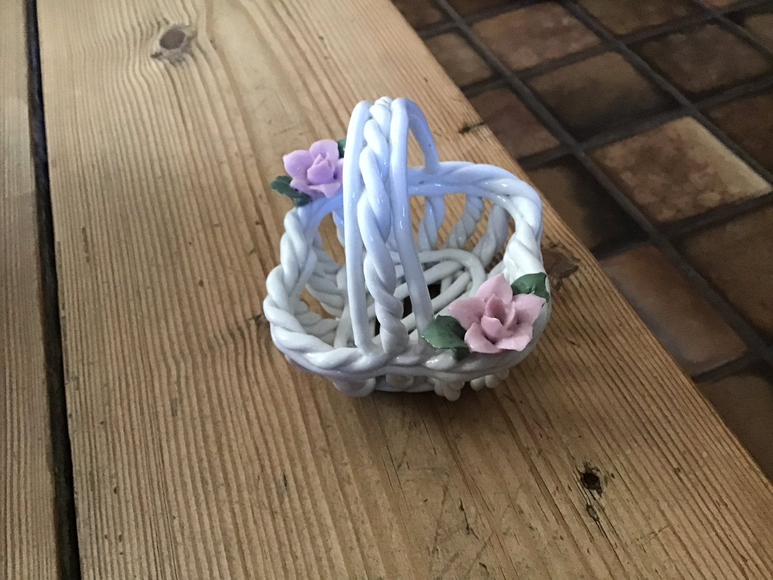 Vintage korfje mandje in geslingerd porselein, Antiek en Kunst, Antiek | Porselein, Ophalen of Verzenden