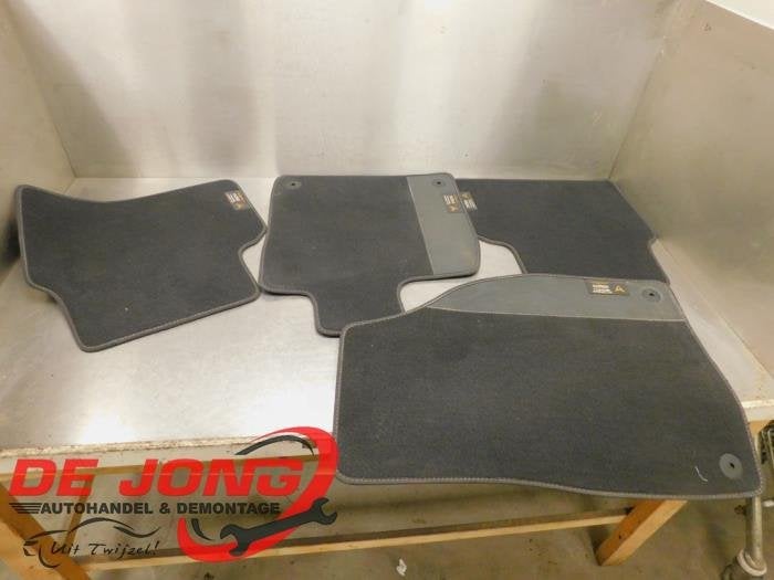 Matten Set van een Cupra Born, Auto-onderdelen, Interieur en Bekleding, Gebruikt, -, -, Ophalen of Verzenden