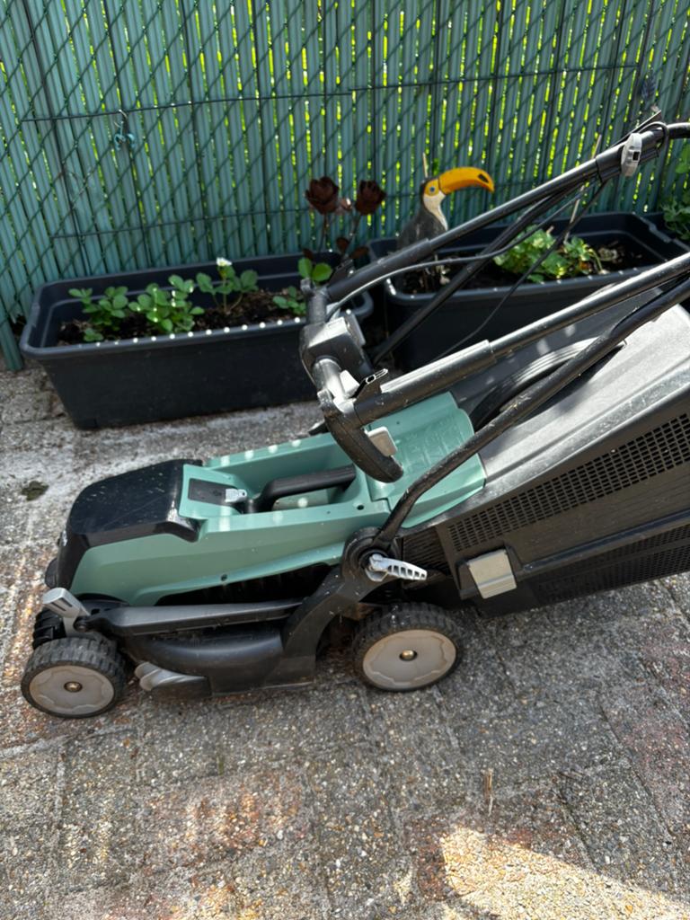 Tondeuse Bosch batteries, Jardin & Terrasse, Tondeuses à gazon, Tondeuses à gazon sur batterie, Fonction de mulching, 30 à 39 cm