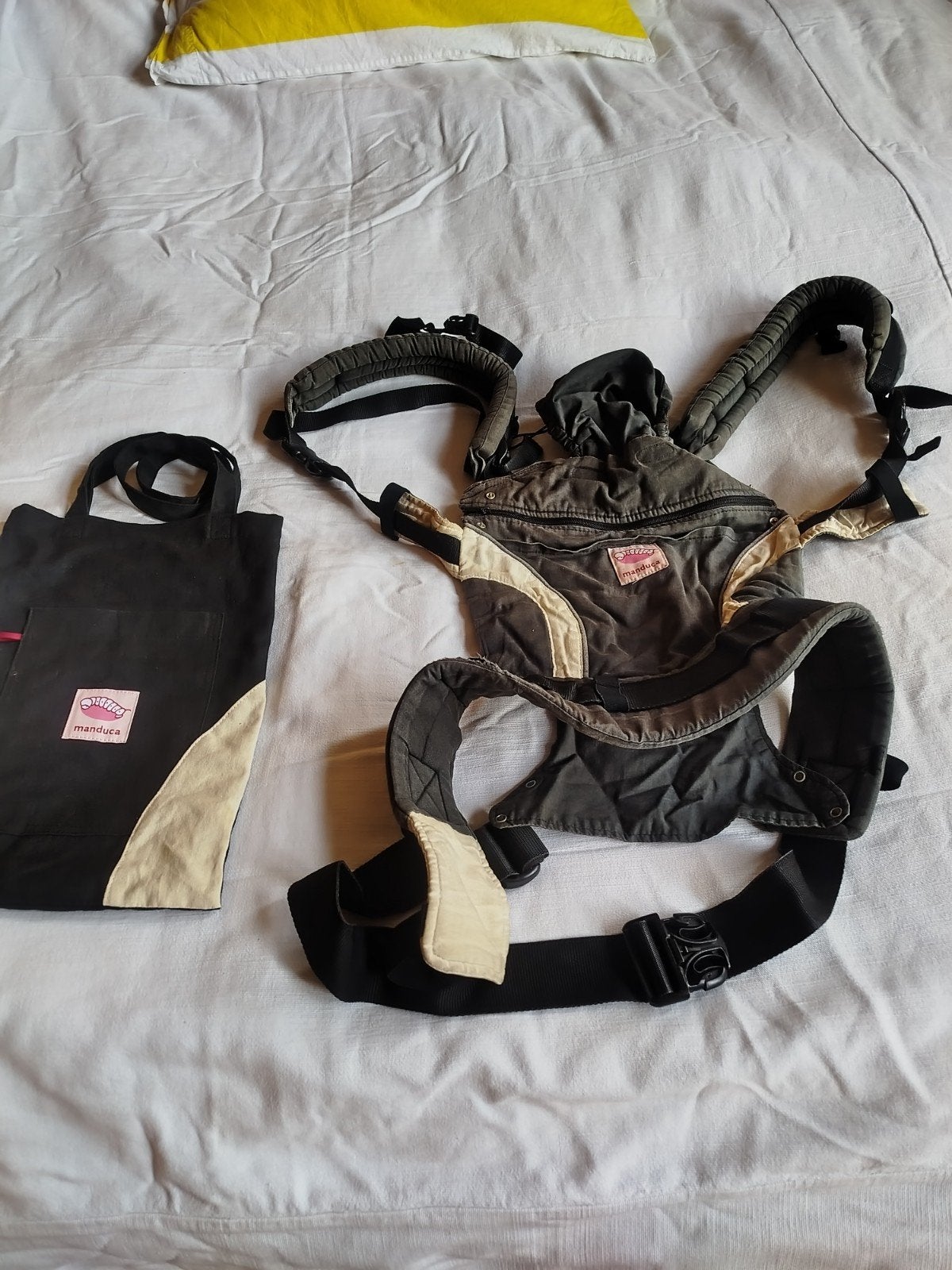 Porte bébé de la marque Manduca 25 €, Enfants & Bébés, Porte-bébés & Écharpe porte bébé, Enlèvement