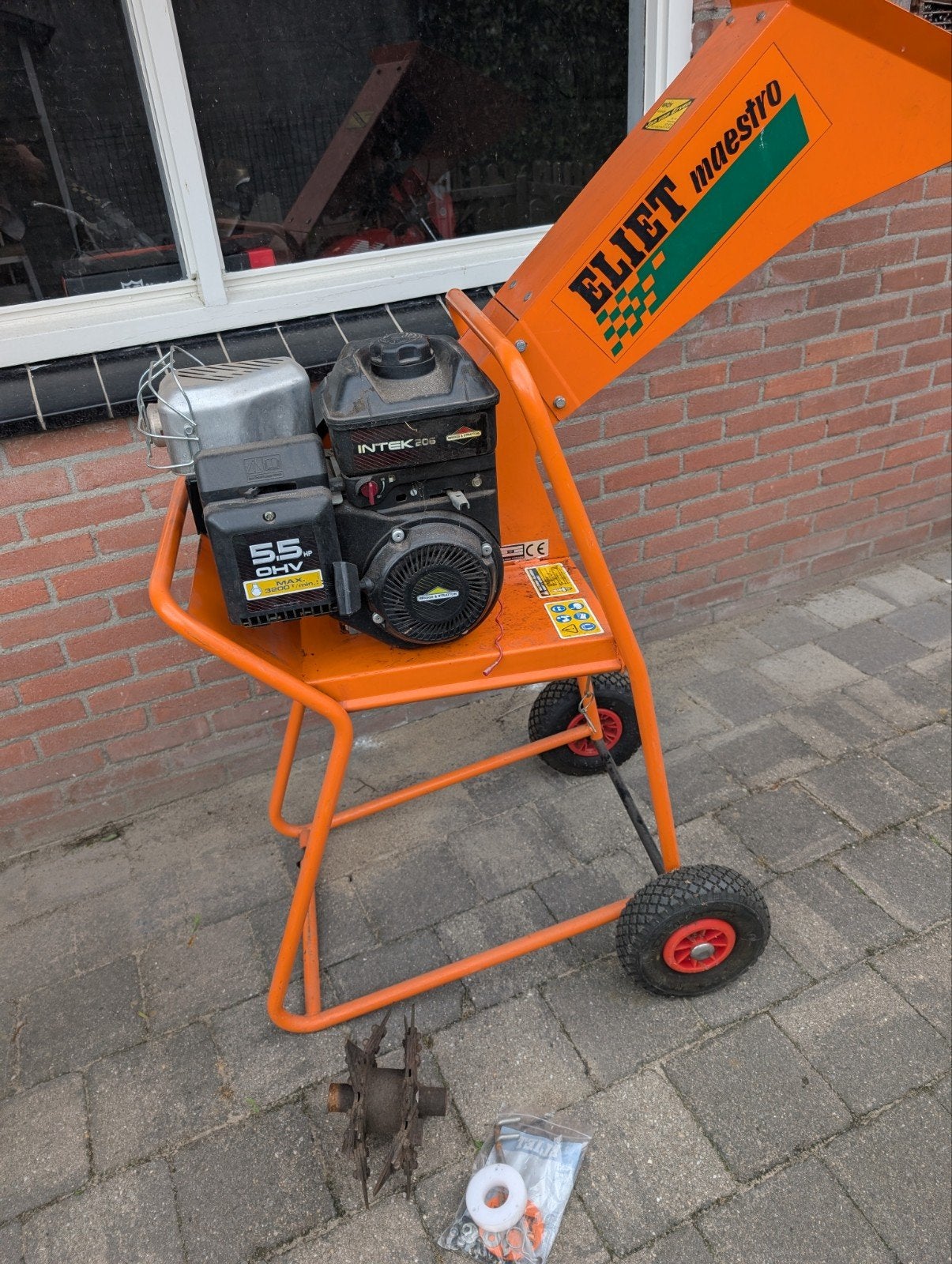 Eliet hakselaar, Ophalen