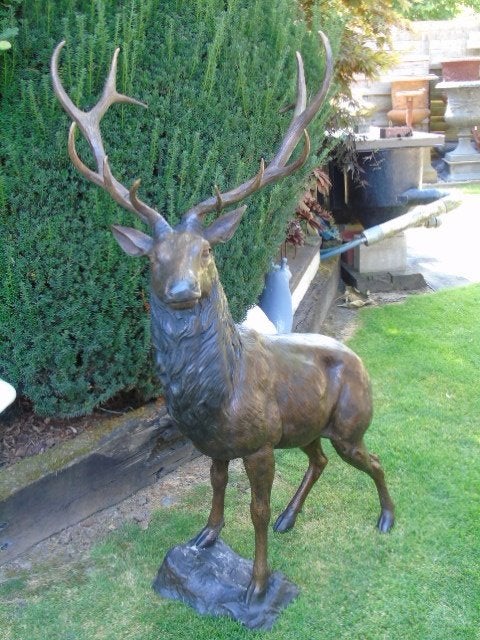 groot hert staand in brons H 1m75!, Tuin en Terras, Ophalen, Nieuw, Overige materialen, Dierenbeeld