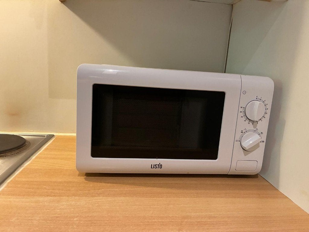 Micro-ondes blanc LISTO, Elektronische apparatuur, Microgolfovens, Ophalen, Microgolfoven, Hete lucht, Zo goed als nieuw
