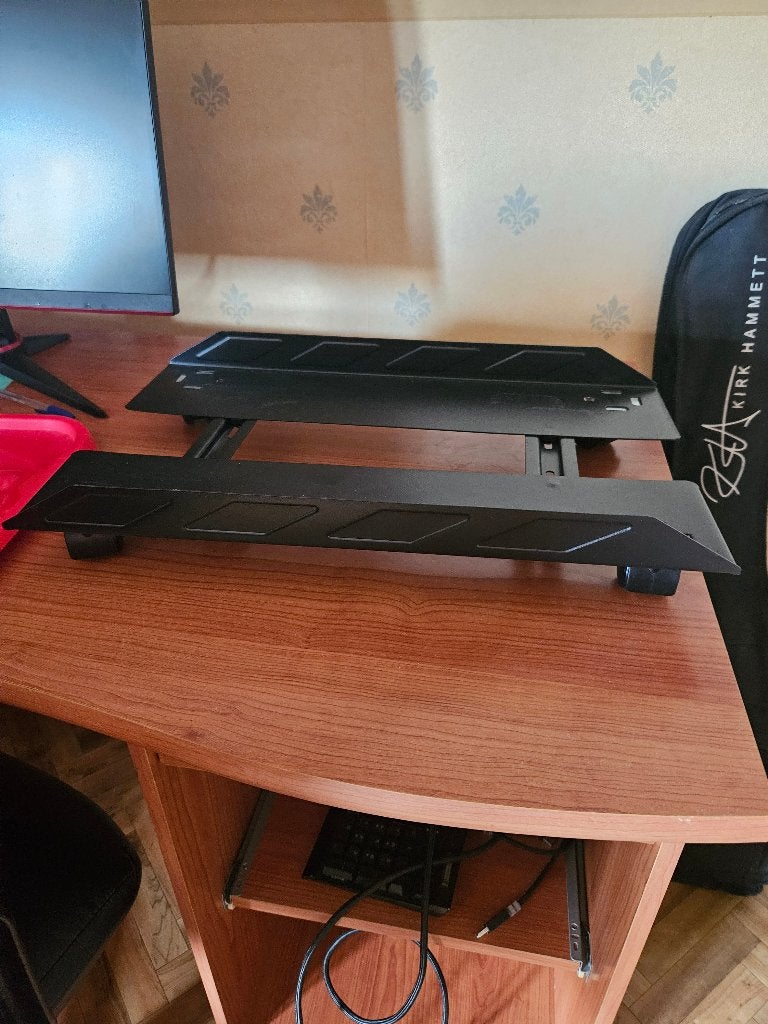 Support tour PC sur roulettes, Informatique & Logiciels, Enlèvement, Comme neuf