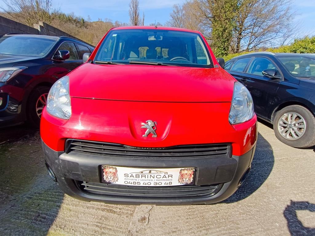 Peugeot partner 2015 1.6 essence super belle 4990€, Auto's, Bedrijf, Benzine, Te koop, Partner
