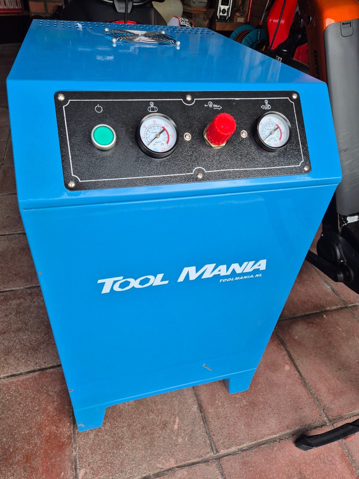 Toolmania Ultra low noise compressor GOED LEZEN!, Ophalen