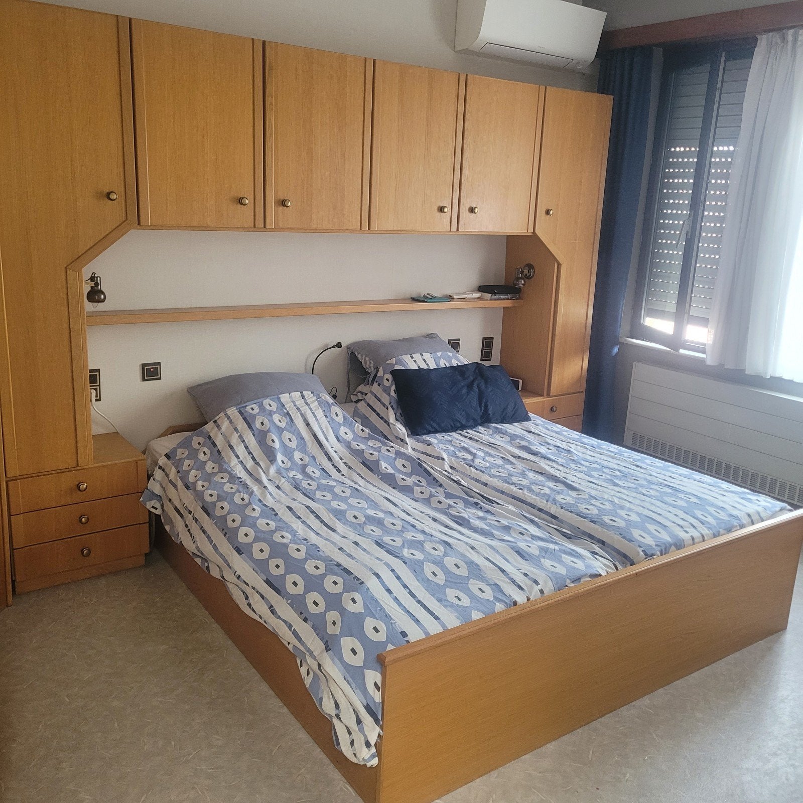 Mooi dubbel bed met schab en kast, Ophalen