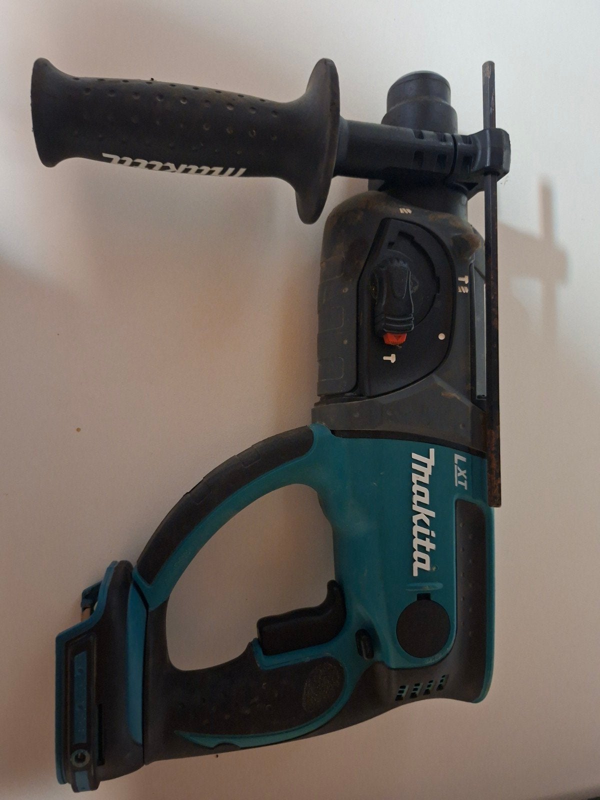 Makita boorhamer en lege koffers, Ophalen