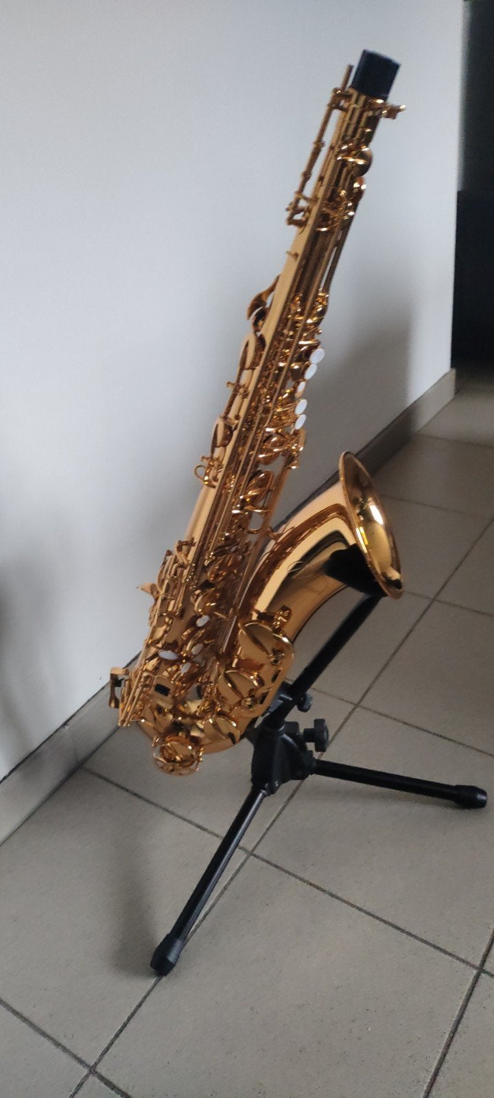 Tenorsaxofoon met koffer en staander, Ophalen, Zo goed als nieuw, Tenor, Met koffer