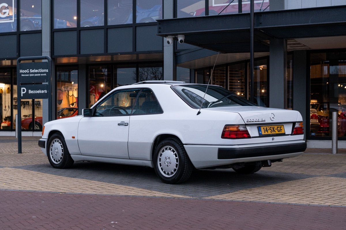 Mercedes-Benz E-Klasse 300 CE-24 (W124) (automatique), Autos, Achat, Carnet d'entretien, Autres couleurs, 2 portes