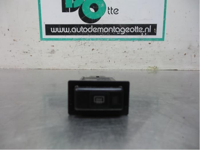 Commutateur chauffage vitre arrière d'un Toyota Starlet (St, -, Toyota, Utilisé, -
