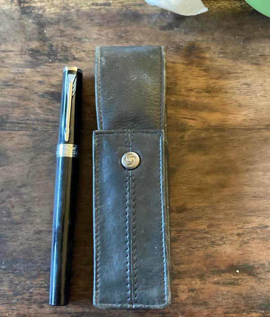 Stylo plume Parker noir, Enlèvement ou Envoi, Stylo, Comme neuf, Avec boîte