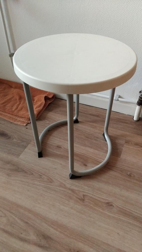 Tabouret blanc, Rond, Moins de 55 cm, Enlèvement, Utilisé