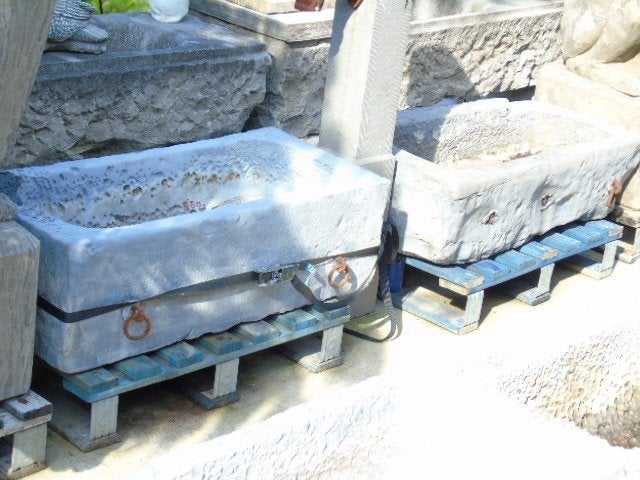 bac ou auge en pierre bleu , jardinière , grand choix !!, Jardin & Terrasse, Pierre, 30 à 60 cm, Enlèvement, Utilisé