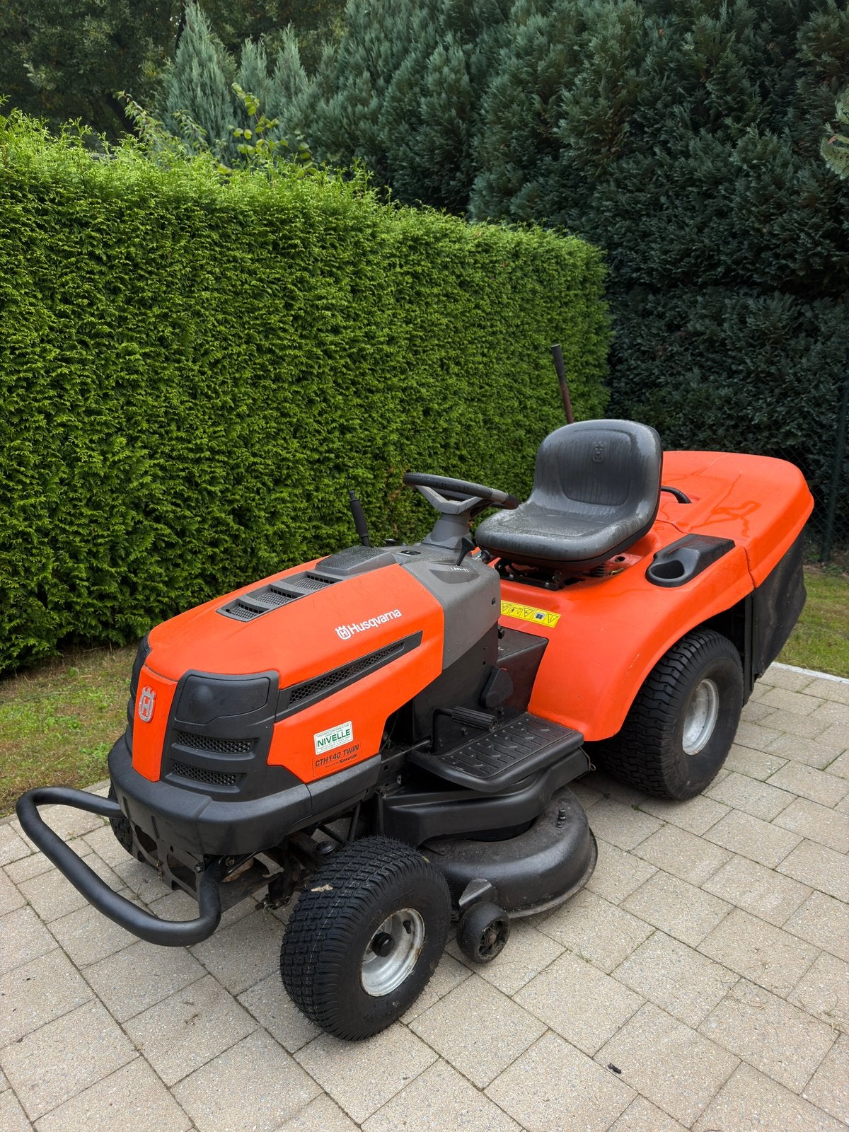 Zitmaaier husqvarna cth140twin, Ophalen, Zo goed als nieuw