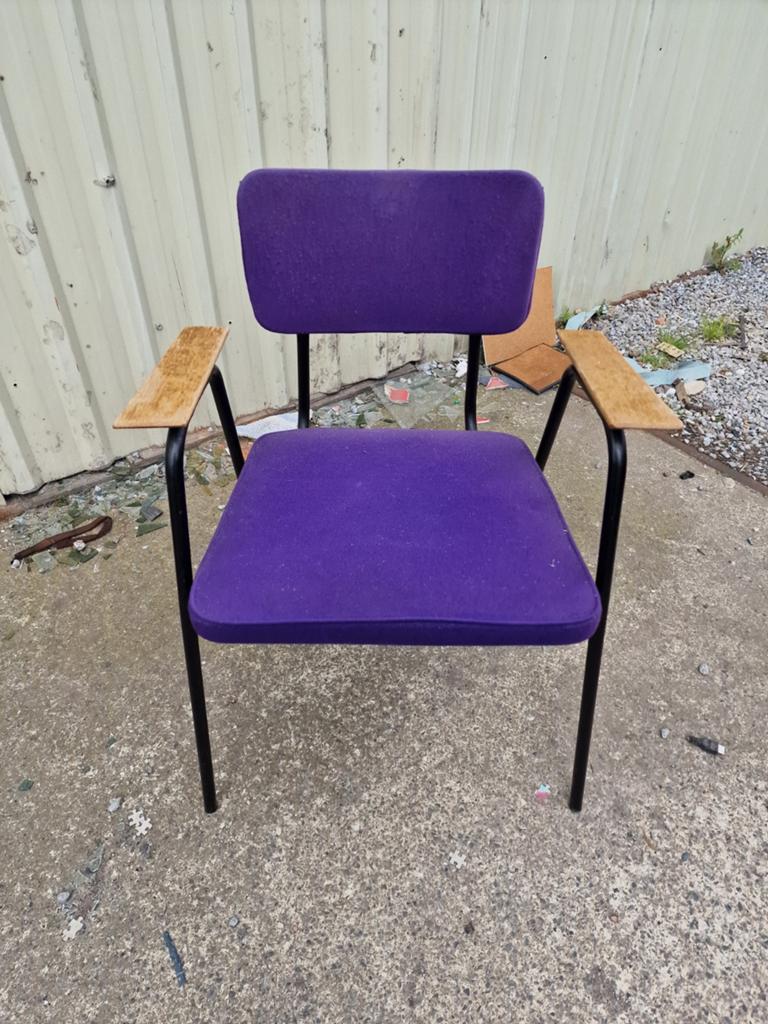 Chaise design Pierre Guariche, Enlèvement