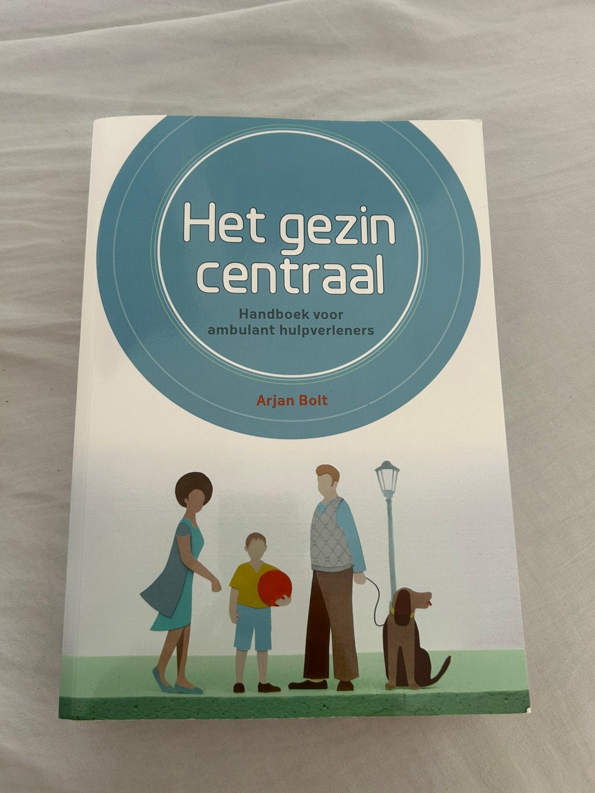 Boek het gezin centraal, Boeken, Zwangerschap en Opvoeding, Ophalen of Verzenden, Zo goed als nieuw