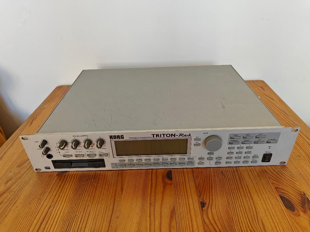 Korg Triton Rack Rackmount 60-Voice Polyphonic Workstation, Musique & Instruments, Modules de son, Enlèvement ou Envoi, Utilisé