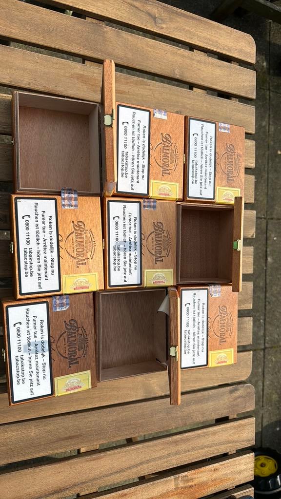 9 sigarendoosjes - hout met sluiting -, Verzamelen, Ophalen, Gebruikt