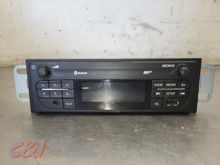 Radio van een Renault Trafic, Gebruikt, -, Renault, -
