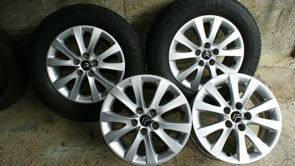 4 Org.-Jantes Citroën C5 et 2 pneus, le pneu était 225/60/16, Autos : Pièces & Accessoires, Pneus et Jantes, 4 Saisons, 16 pouces