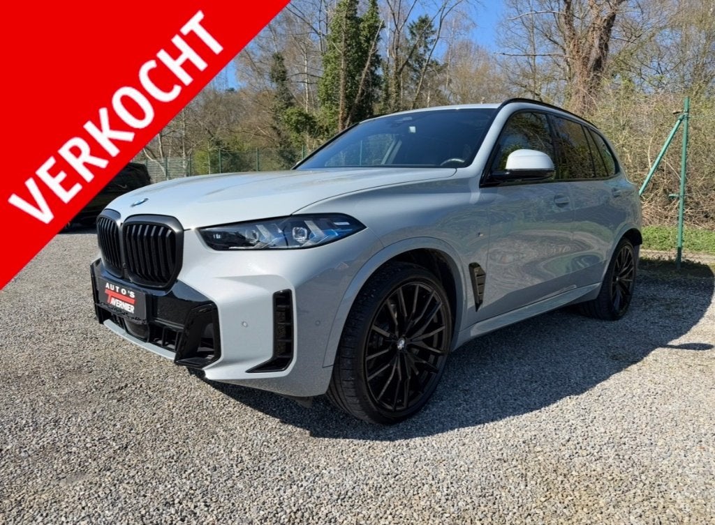 BMW X5 xDrive 3.0d // M Sport // Pano // Luchtvering // H&K, Auto's, Automaat, 2993 cc, Parkeerassistent, Leder