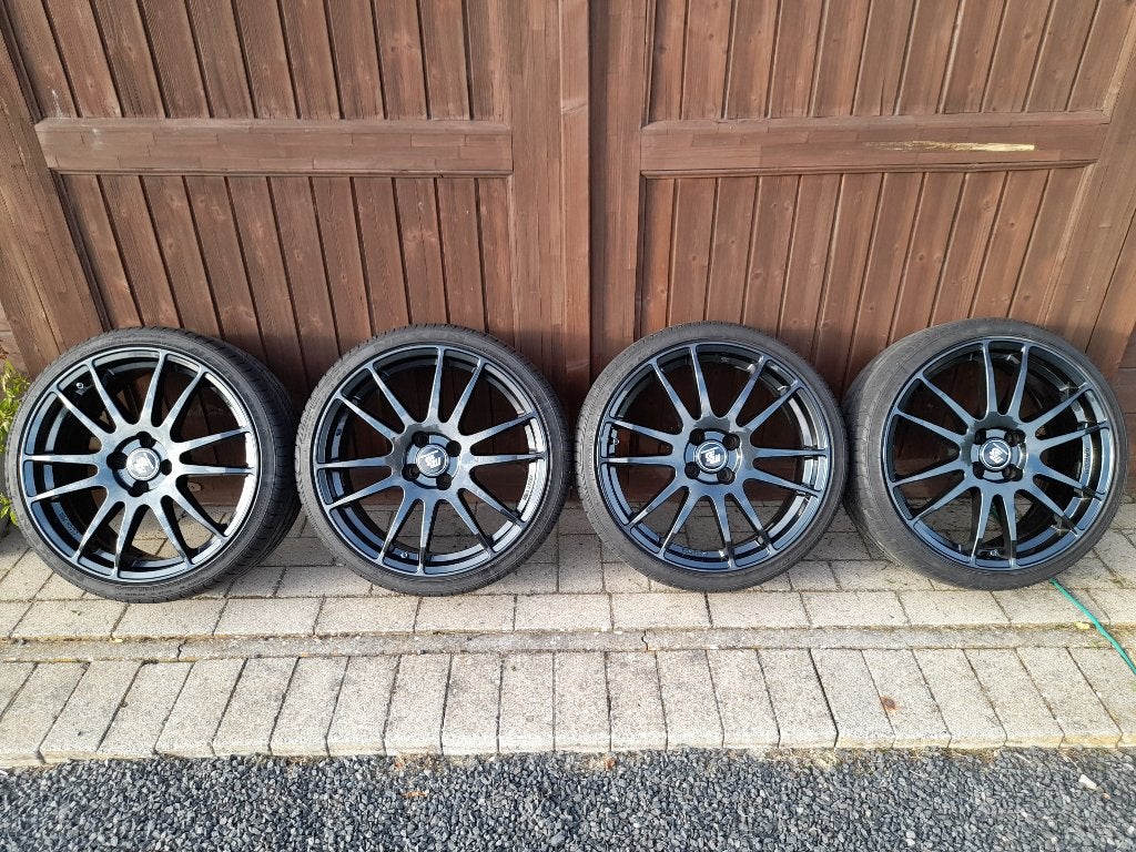 Mooie 18 inch Alutec velgen 4x100 met banden 215/35 r18, Ophalen, 18 inch, Banden en Velgen, Personenwagen