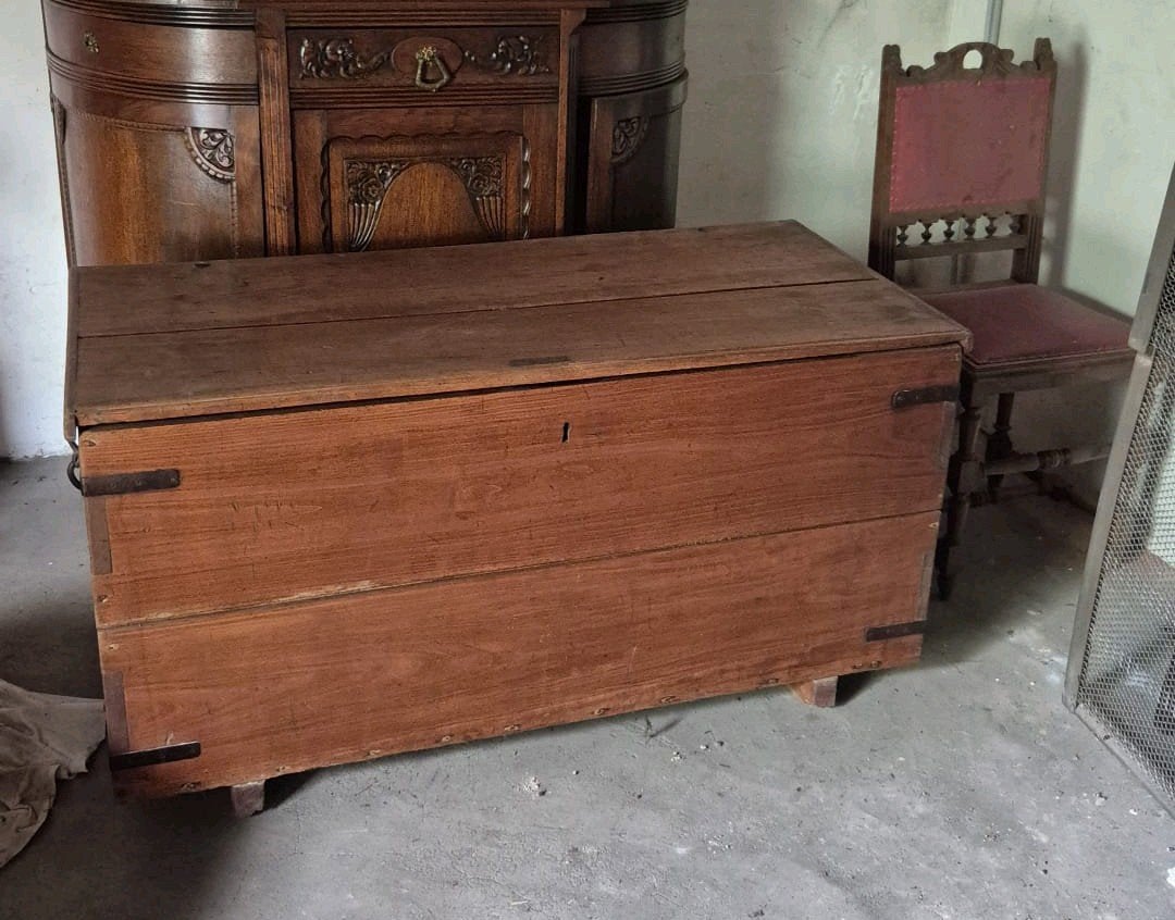 Grote houten koffer, Immo