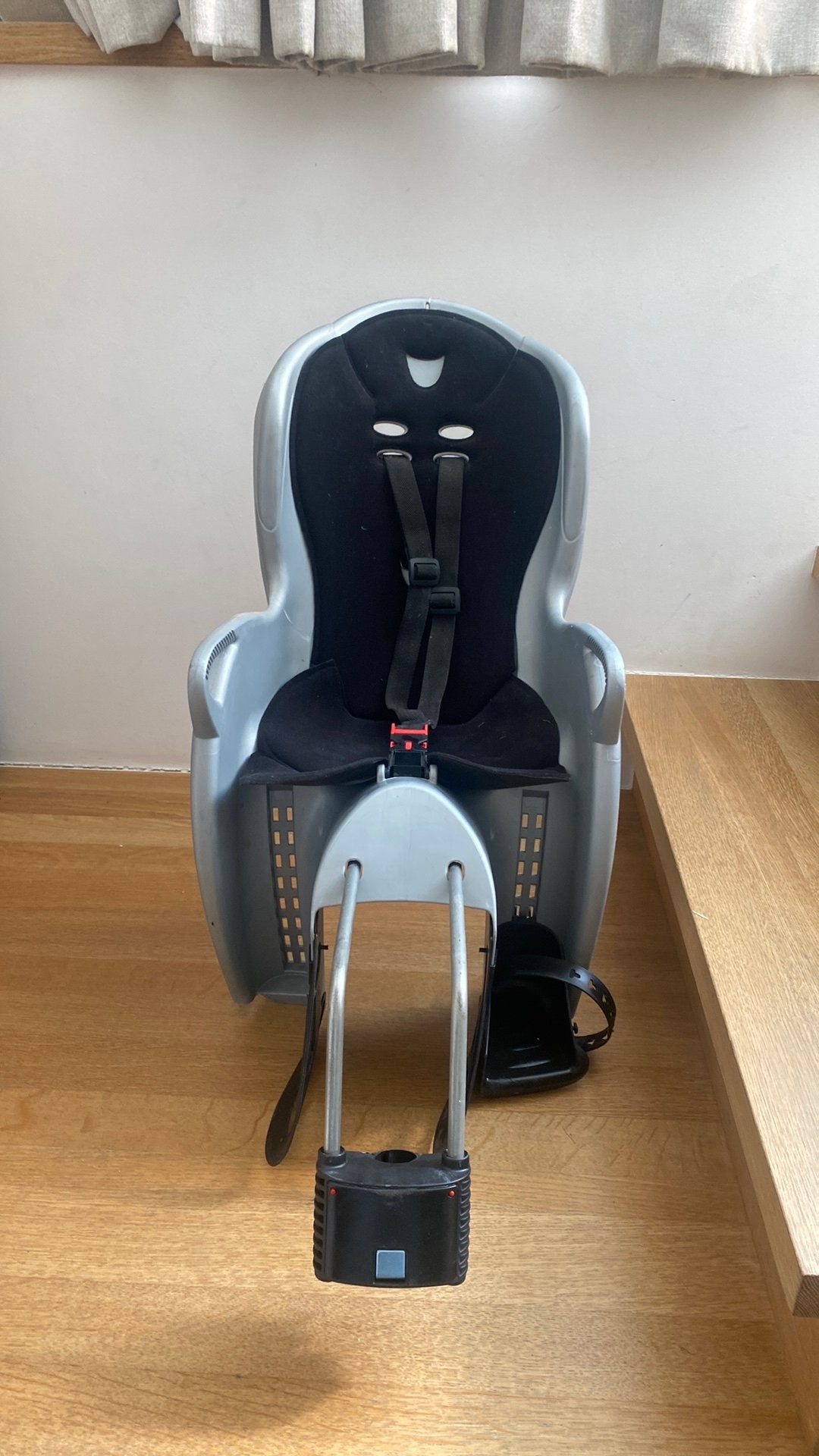Siège enfant pour vélo, Repose-pieds, Enlèvement, Utilisé, 9 à 18 kg