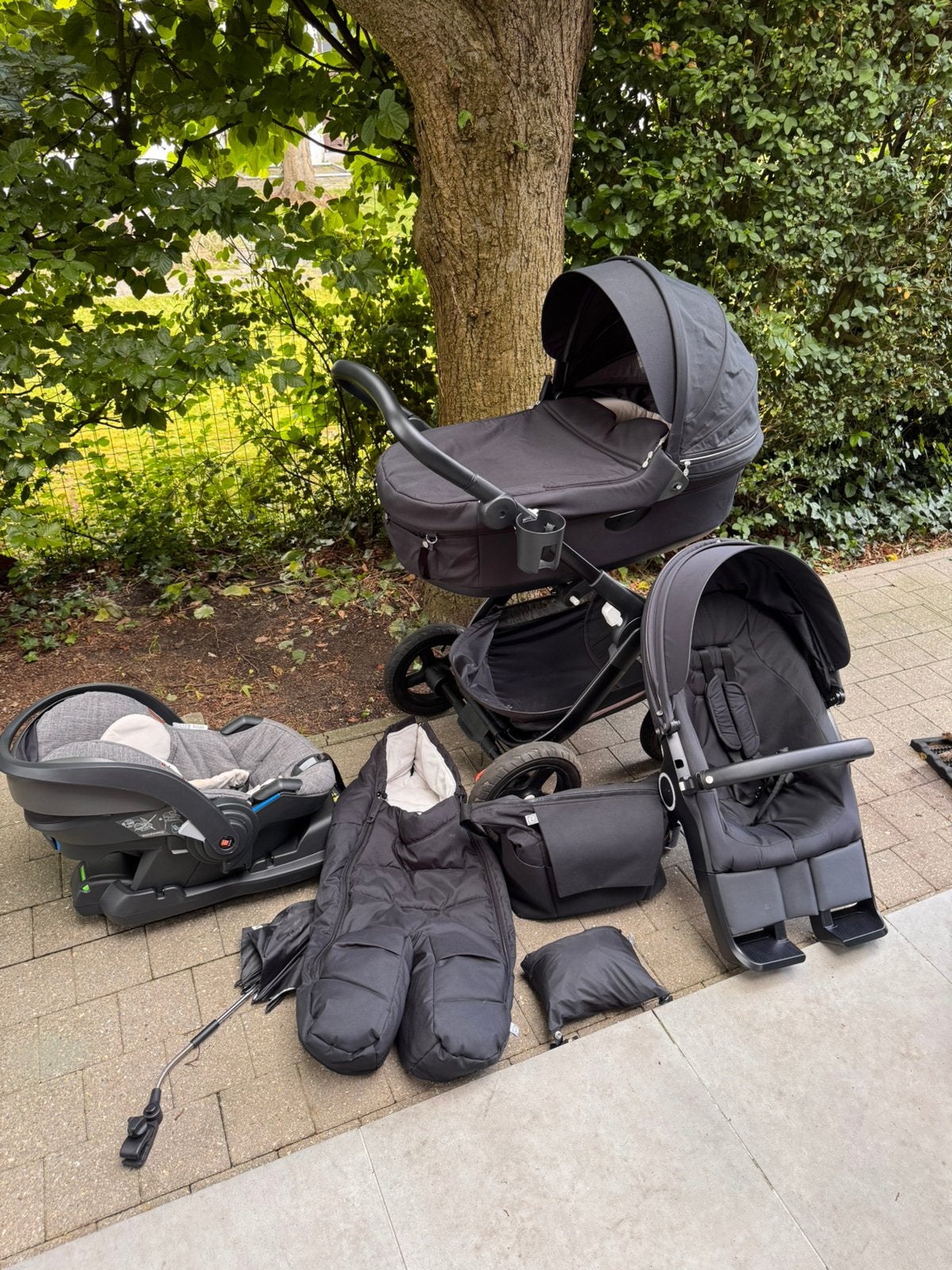 Stokke Trailz Black Edition 4-in-1 Kinderwagen– Complete Set, Kinderen en Baby's, Kinderwagens en Combinaties, Luchtbanden, Zo goed als nieuw