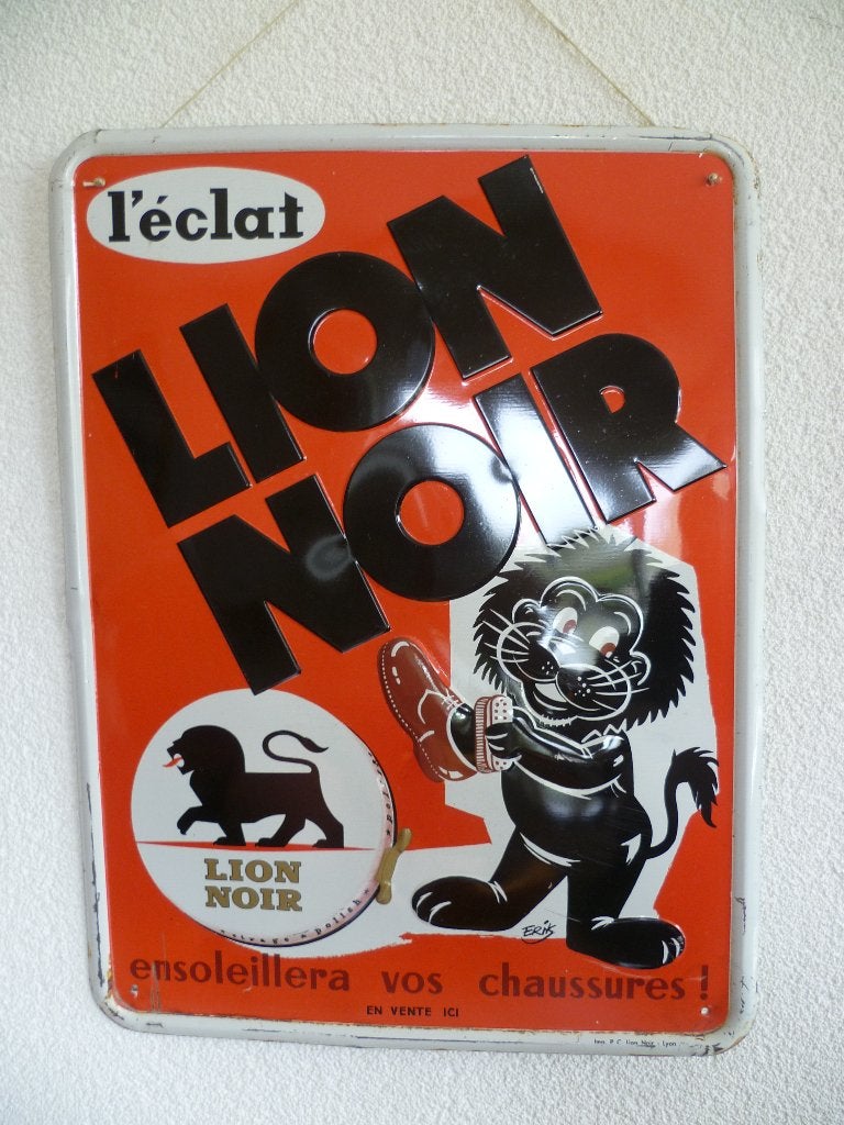 PANNEAU PUBLICITAIRE EN ÉTAIN « LION NOIR » DES ANNÉES 1950, Enlèvement ou Envoi, Utilisé, Panneau publicitaire
