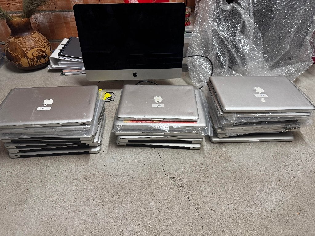 Partij van 22 MacBooks + iMac – voor onderdelen / reparatie, Ophalen