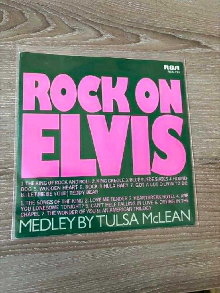 Elvis single, Rock on Elvis by Tulsa McLean. slechts 3 euro,, Cd's en Dvd's, Gebruikt, 7 inch, Ophalen of Verzenden, Beschermende buitenhoes