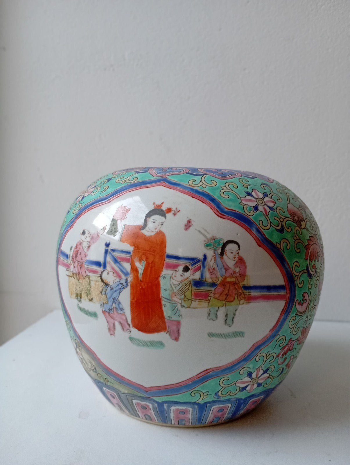 Pot à roses chinois familial - enfants jouant - République, Enlèvement ou Envoi