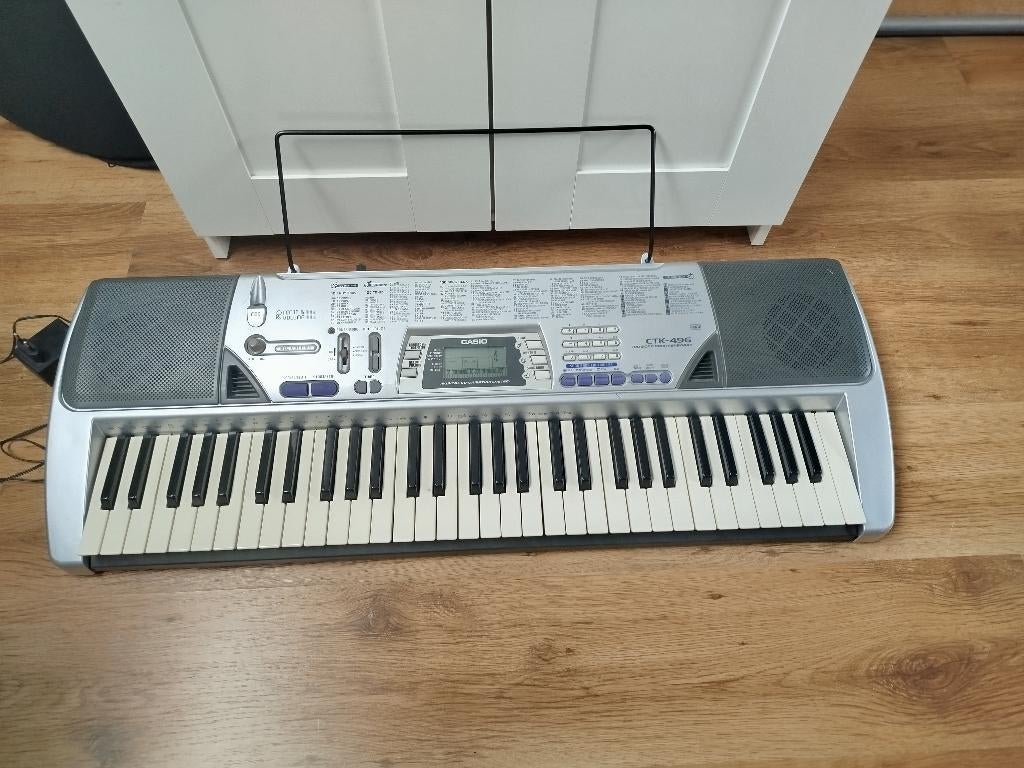 Piano Casio CTK 496 avec support, Musique & Instruments, Autres couleurs, Digital, Enlèvement, Utilisé