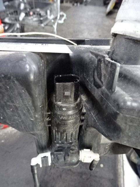 LAVE-GLACE POMPE AVANT Golf Sportsvan (AUVS) (1K6955651), Volkswagen, Volkswagen AG, Utilisé, Kundenbetreuung@volkswagen.de