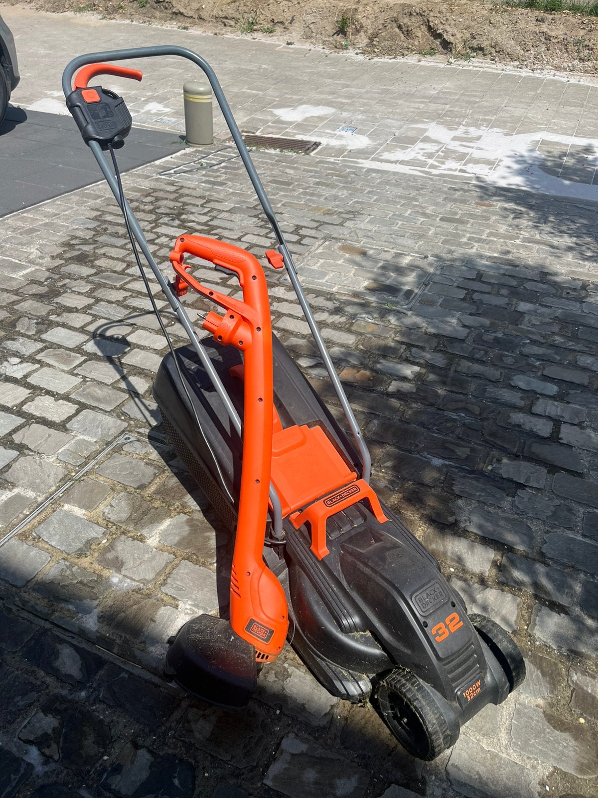 Set van grasmachine en kantensnijder Black & Decker, Ophalen, Cirkelmaaier, Gebruikt, Elektrische grasmaaier
