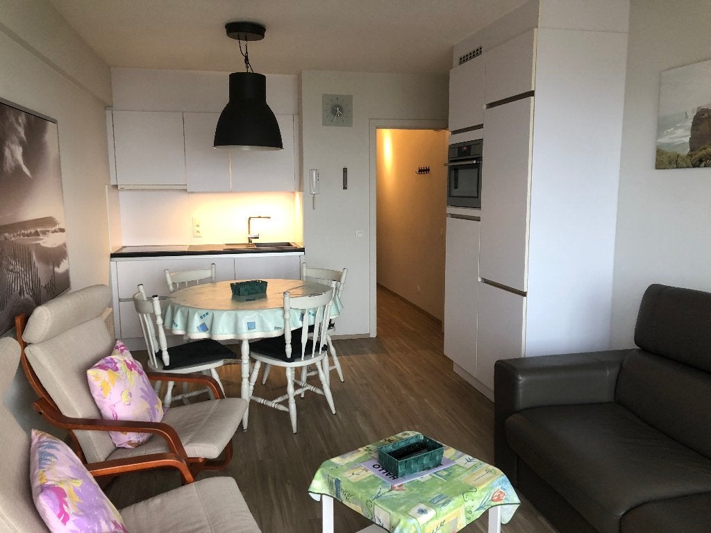 Studio te huur in Blankenberge met zicht op zee en de pier., Vakantie, 4 personen, Eigenaar, Huisdier toegestaan, Aan zee