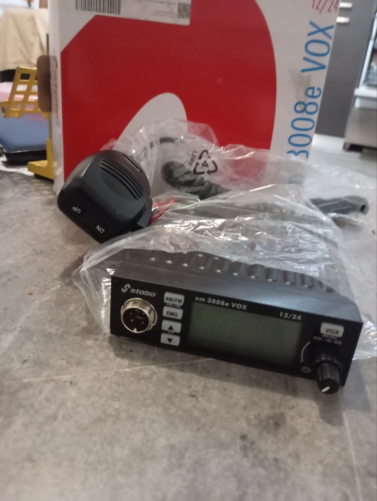 CB RADIO TRANSMETTEUR/RESIVER/AVEC VOIX NEUF, Caravanes & Camping, Particulier, Radio
