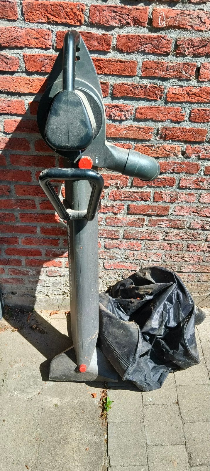 Gardena Bladblazer en zuiger met zak, Tuin en Terras, Bladblazers, Gebruikt, Handgedragen, Elektrisch, Met opvangzak, Met versnipperfunctie