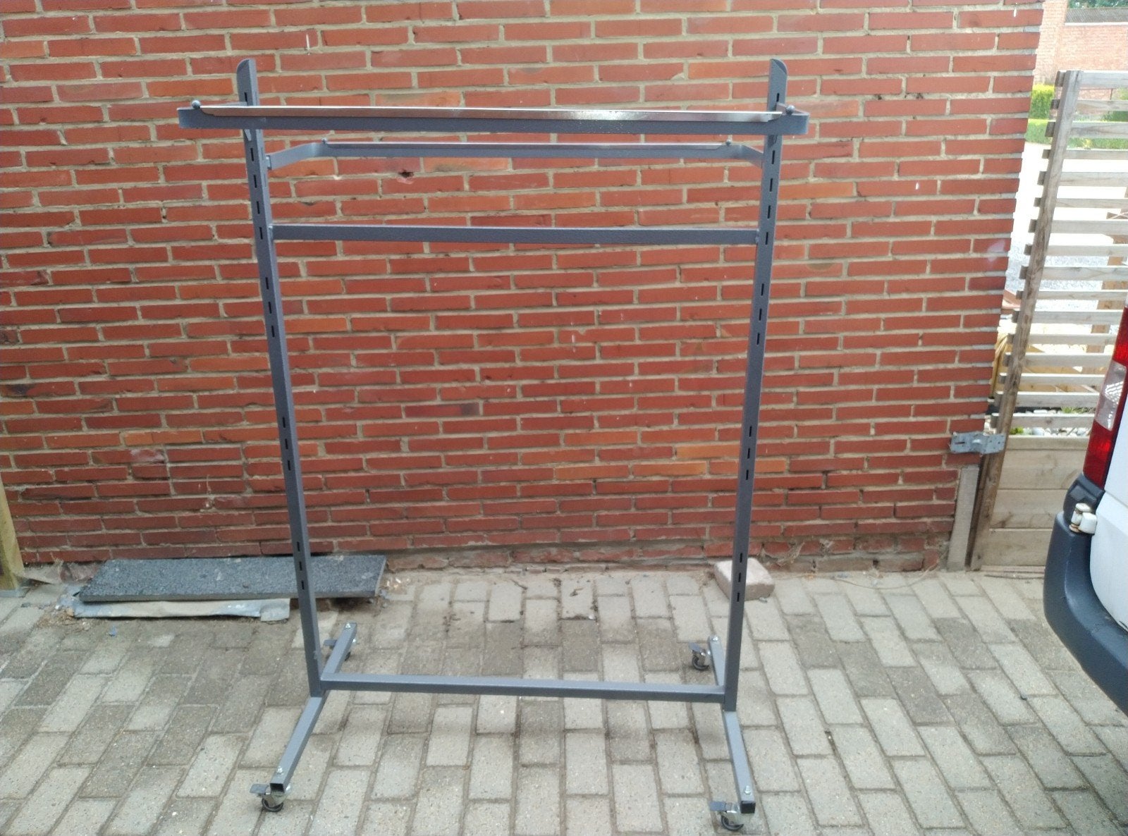 kledingrek, Ophalen