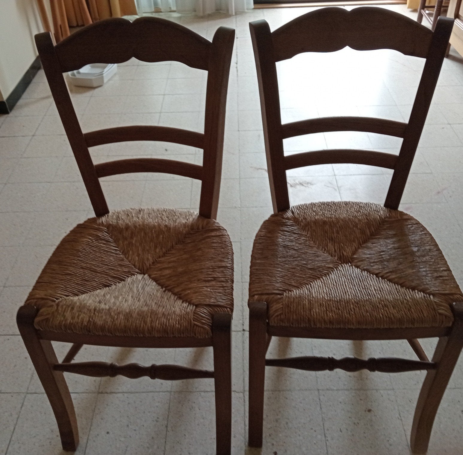Table en chêne massif avec 4 chaises, Maison & Meubles, Armoires | Buffets, Chêne, Enlèvement