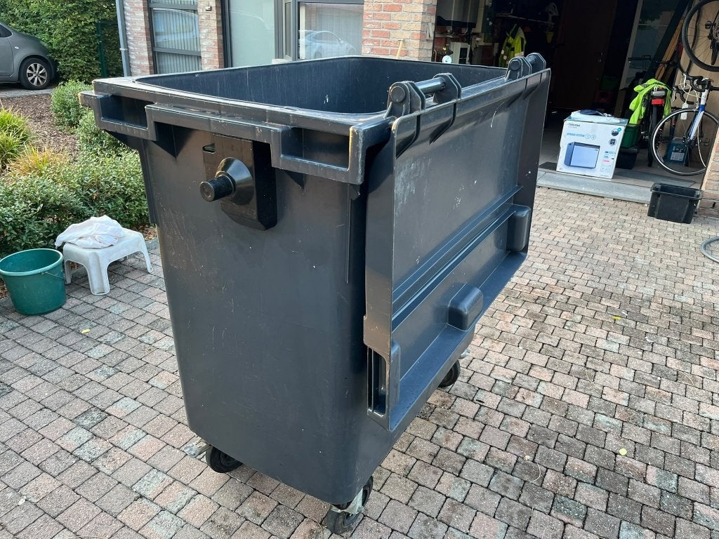 Conteneur à déchets avec couvercle à charnière, Enlèvement