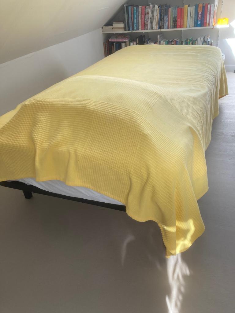 eenpersoonsbed, Huis en Inrichting, Slaapkamer | Bedden, Ophalen, 90 cm, Eenpersoons, Zwart