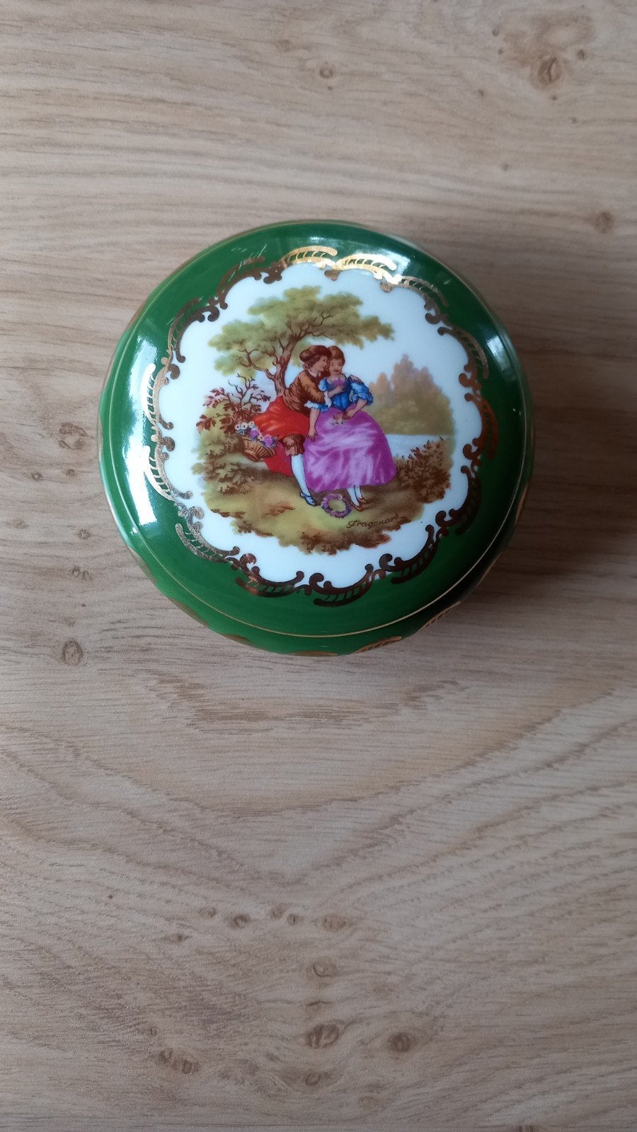 doosje in porselein., Ophalen