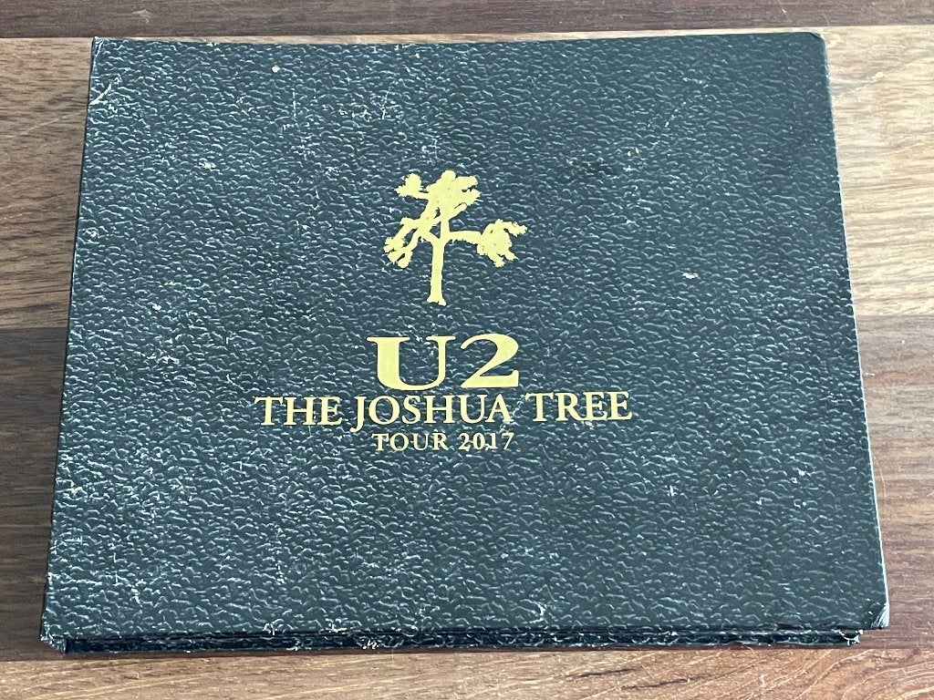 VIP Tourboek U2 The Joshua Tree Tour 2017 ZGAN, Cd's en Dvd's, Ophalen of Verzenden, Zo goed als nieuw, Pop, Overige typen