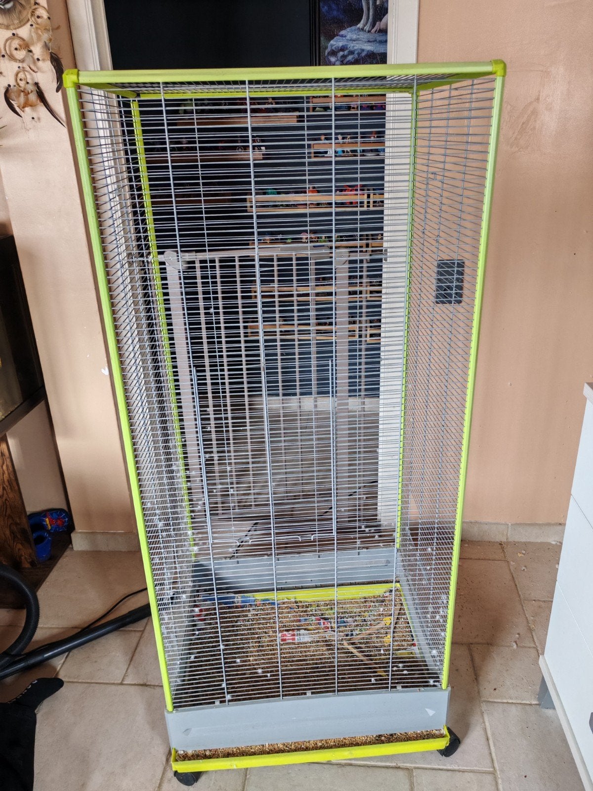 cage avec accessoires et nourriture