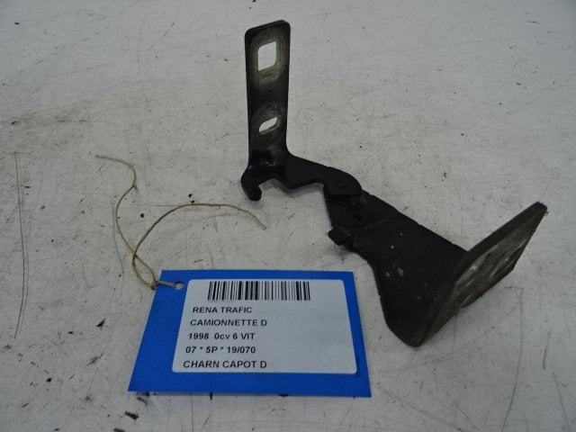 CHARNIERE DE CAPOT DROIT Renault Trafic New (FL), Utilisé, Renault
