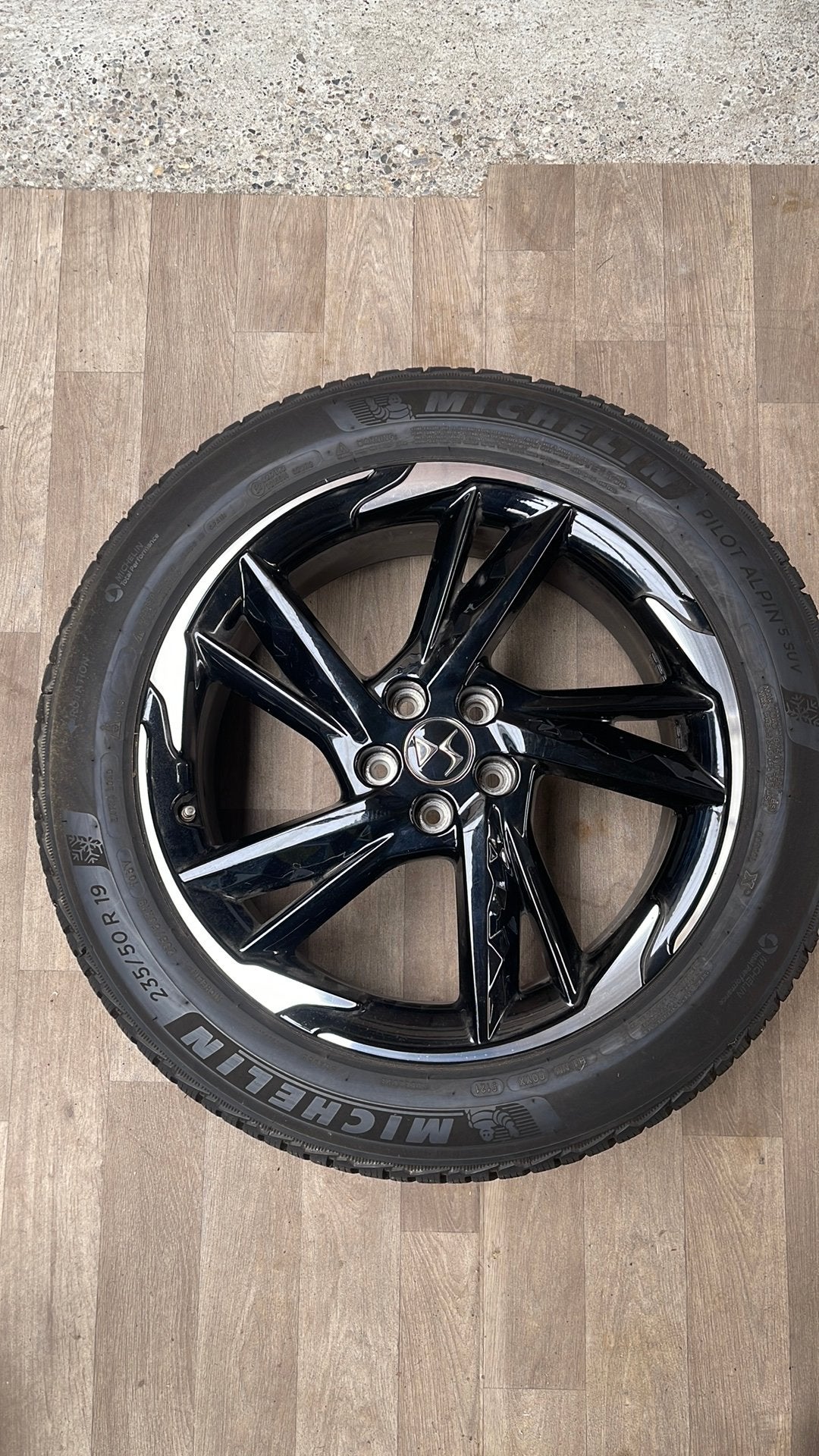 Winterbanden met zwarte velgen 19duim   - 50% nu, Velg(en), Nieuw, Winterbanden, 235 mm